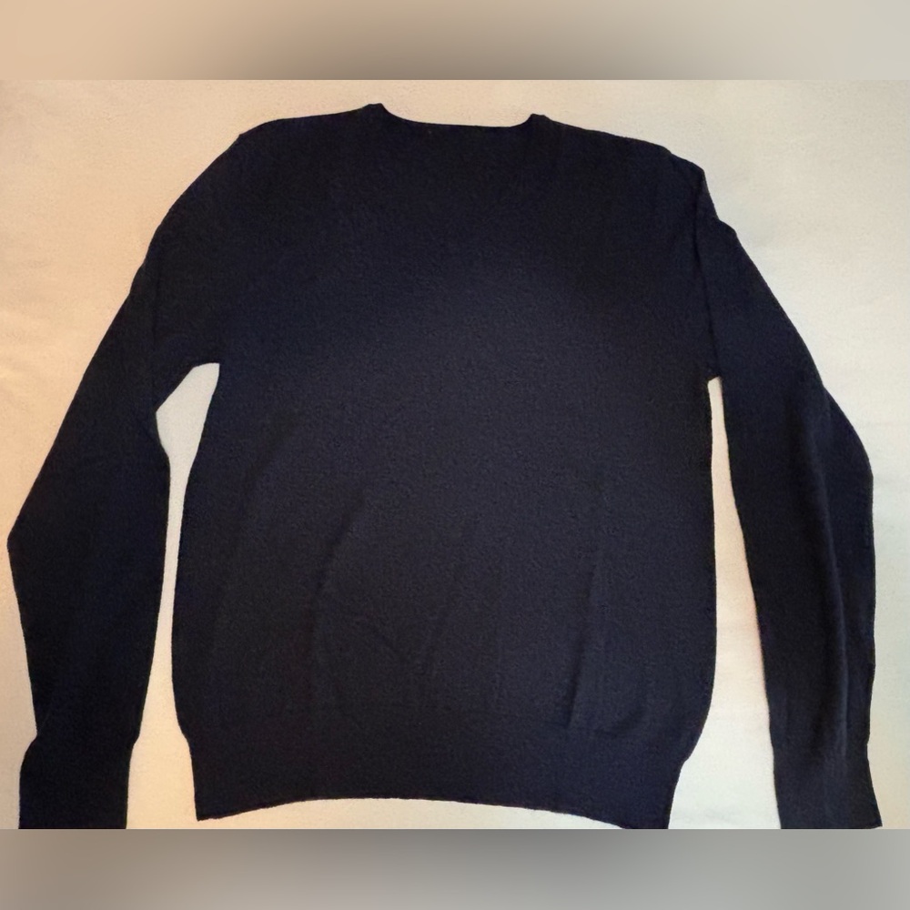 Men’s sweater.